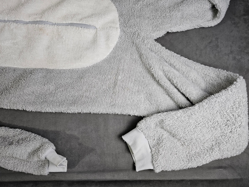 Kuscheliger Einhorn Jumpsuit Onesie – grau weiß | 331