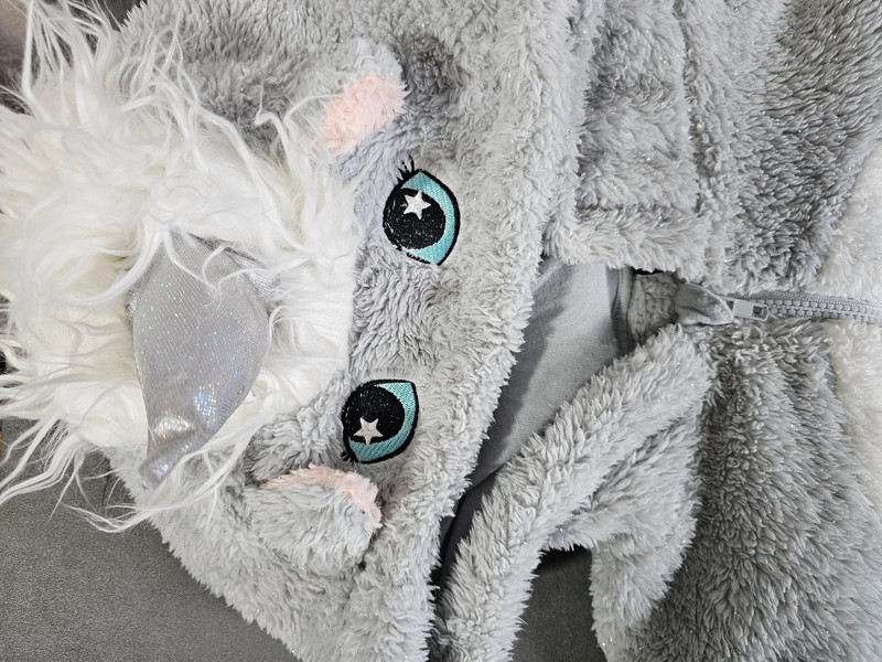 Kuscheliger Einhorn Jumpsuit Onesie – grau weiß | 331