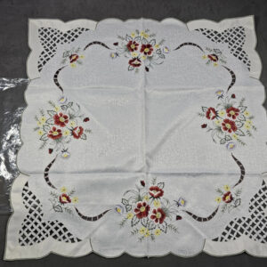 Sonka Bestickte Tischdecke mit Blumenmotiv – 80x80 cm – Neu & Originalverpackt