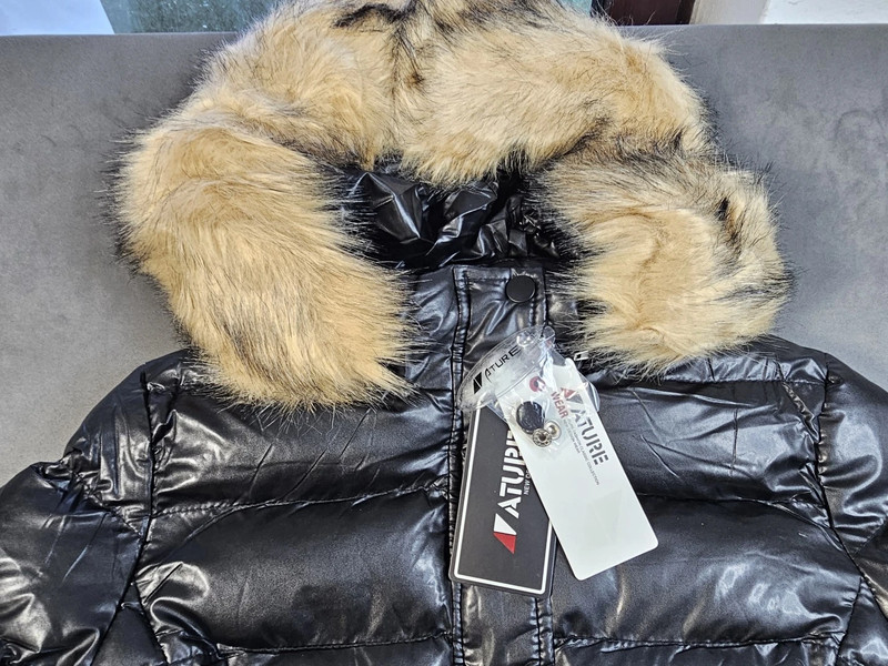 Damen Winterjacke ATURE – Größe L – Neu mit Etikett – Warm, Elegant & Kunstfellkapuze | RQW-6817