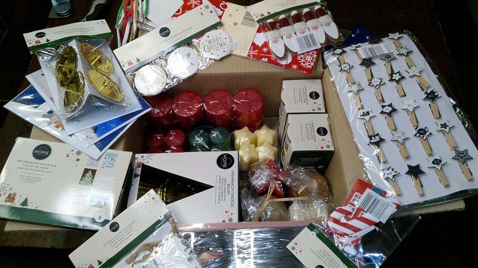Gemischtes Weihnachtskerzen-Paket in Rot, Grün und Creme – Neu