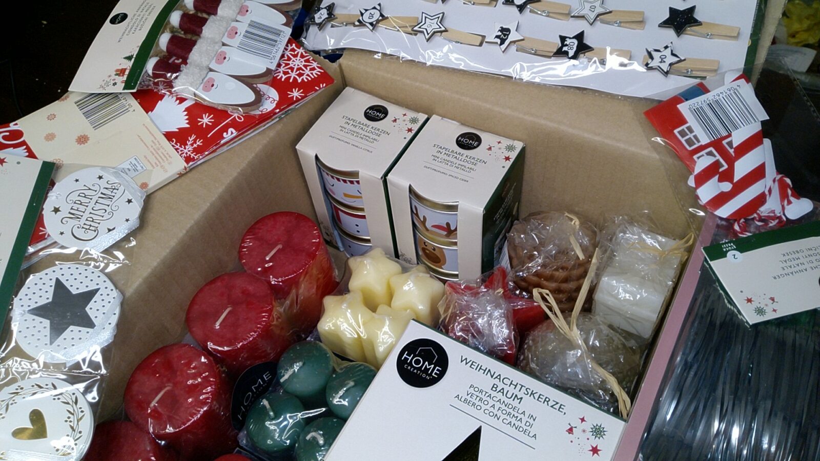 Gemischtes Weihnachtskerzen-Paket in Rot, Grün und Creme – Neu – Bild 2