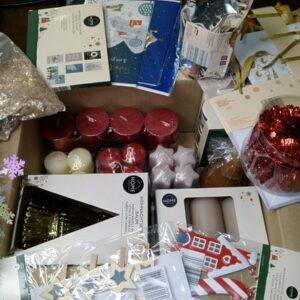 Gemischtes Kerzenpaket mit Weihnachtskerzen und Deko – Neu