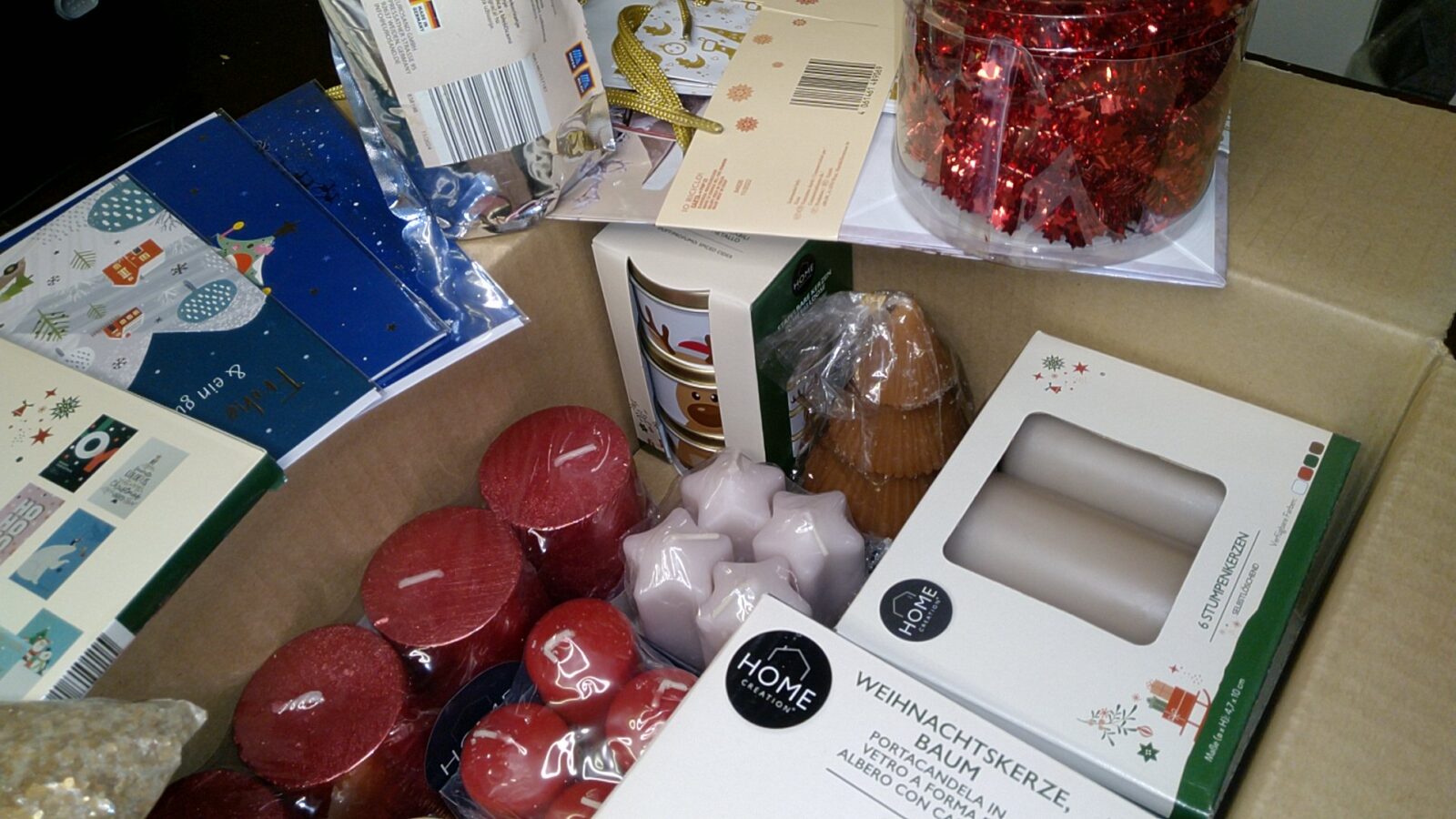 Gemischtes Kerzenpaket mit Weihnachtskerzen und Deko – Neu – Bild 2