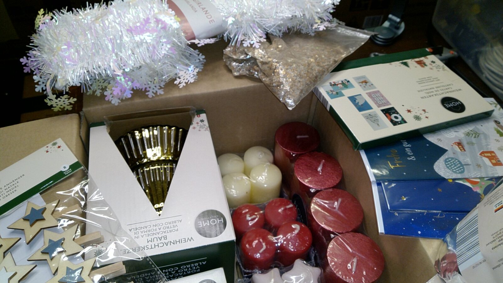Gemischtes Kerzenpaket mit Weihnachtskerzen und Deko – Neu – Bild 3