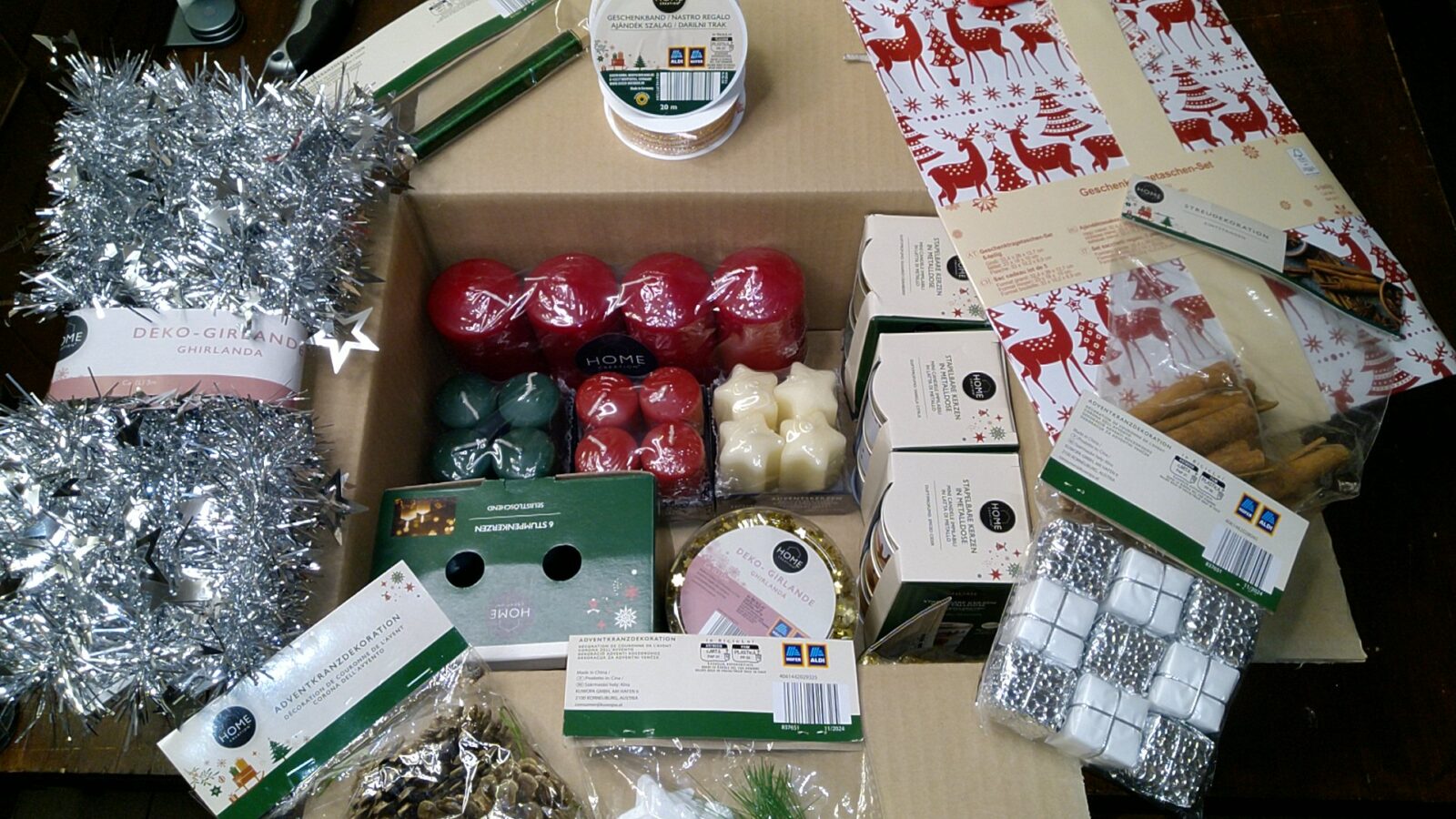 Home Creation Weihnachtsdeko- und Kerzenpaket, gemischtes Sortiment