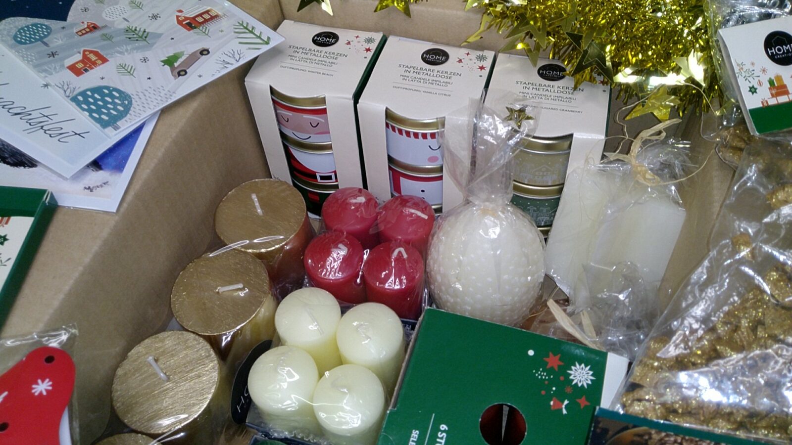 Gemischtes Kerzenpaket mit Weihnachtsdekoration – Neu – Bild 2