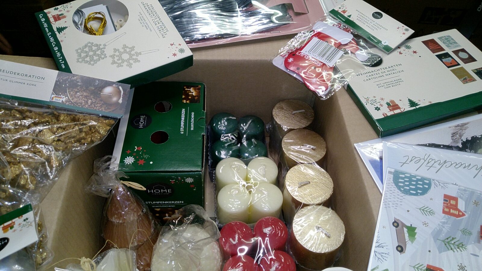 Gemischtes Kerzenpaket mit Weihnachtsdekoration – Neu – Bild 3