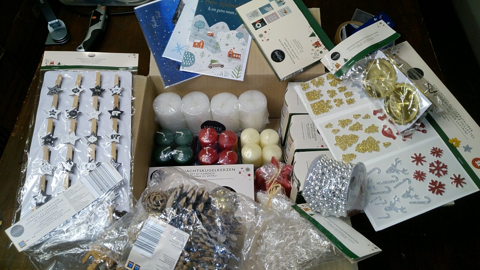 Gemischtes Kerzen- und Weihnachtsdeko-Paket – Restposten, Neu