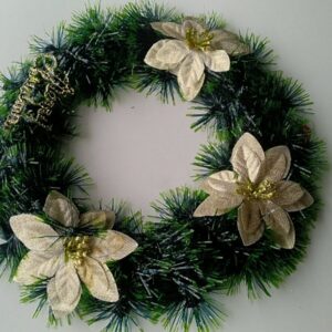 Weihnachtskranz grün mit 3 goldfarbenen Blüten und Schriftzug