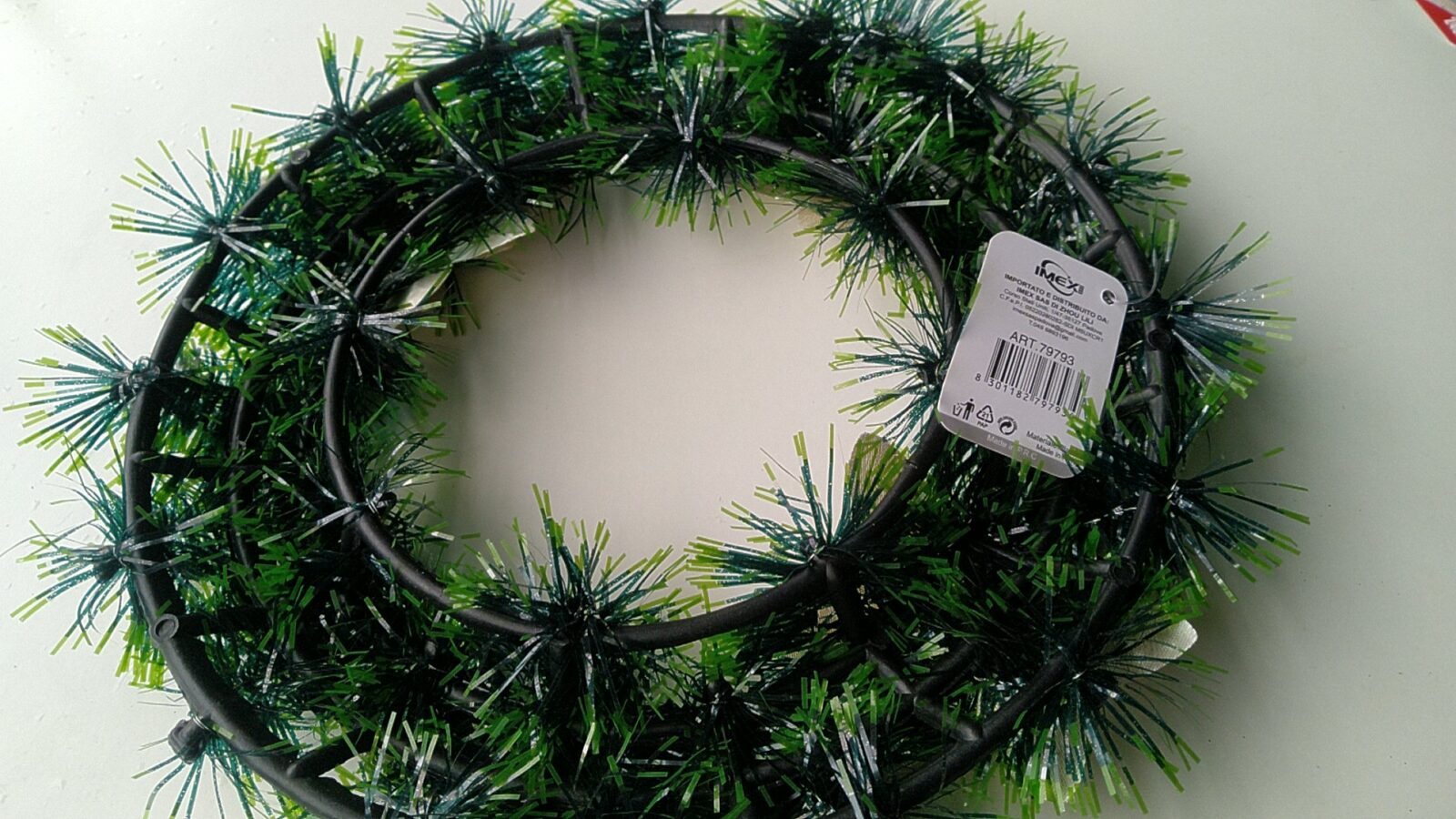 Weihnachtskranz grün mit 3 goldfarbenen Blüten und Schriftzug – Bild 2
