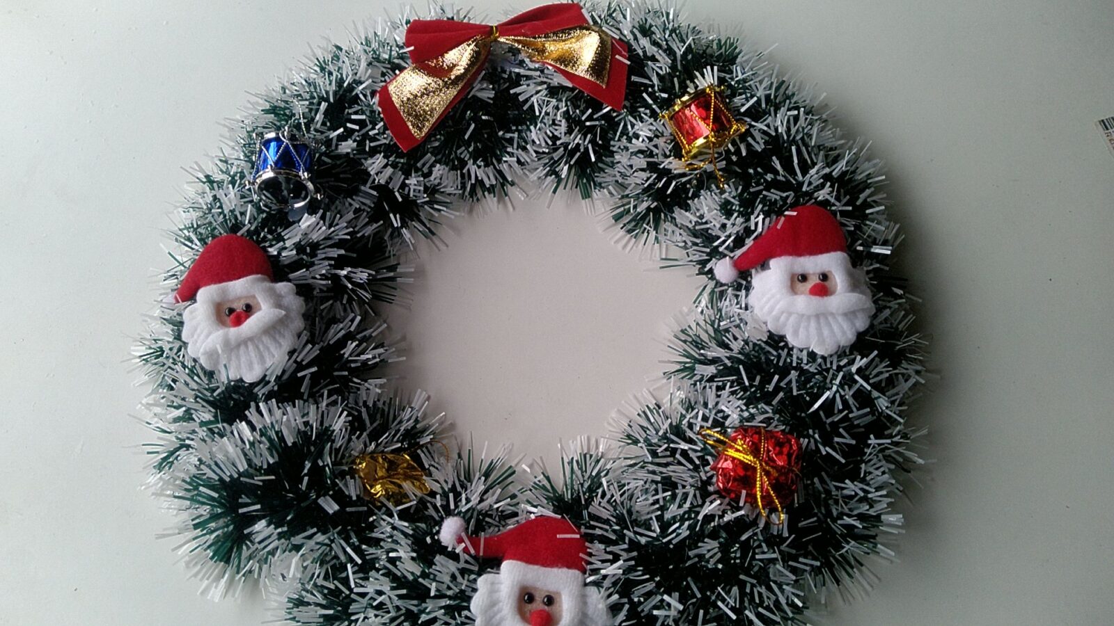 Weihnachtskranz mit Weihnachtsmann-Deko Ø 30 cm